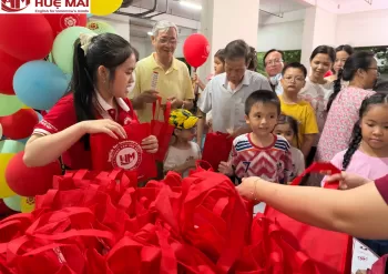 HUỆ MAI TRAO TẶNG 1.000 PHẦN QUÀ NHÂN DỊP TẾT TRUNG THU
